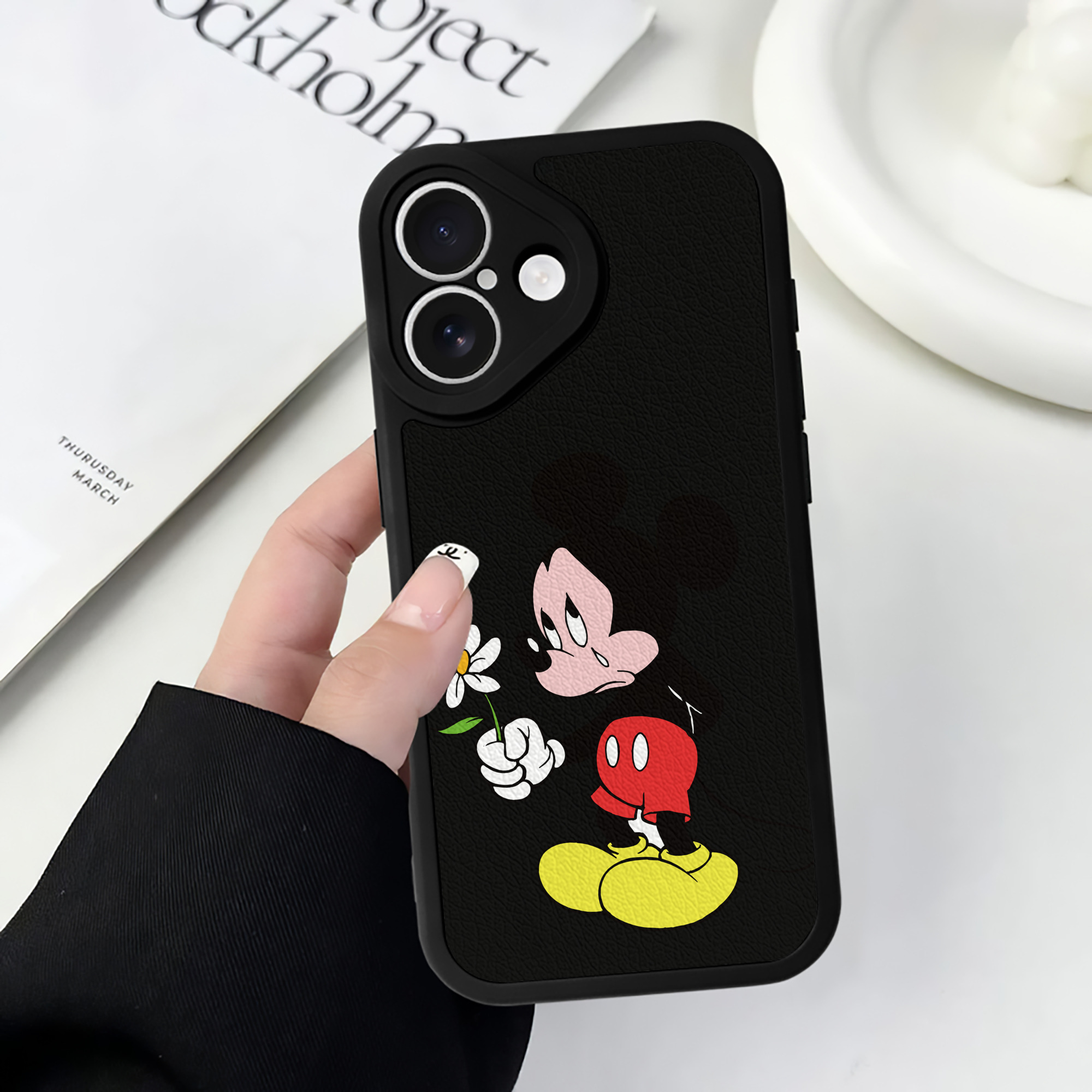 （画像用） ミッキーマウス Mickey Mouse 【iPhone 16シリーズ対応】シリコンスマホケース（レザー調） 材質：シリコン